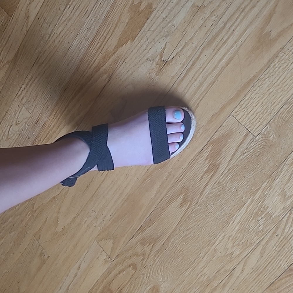 Cute opentoed heels.